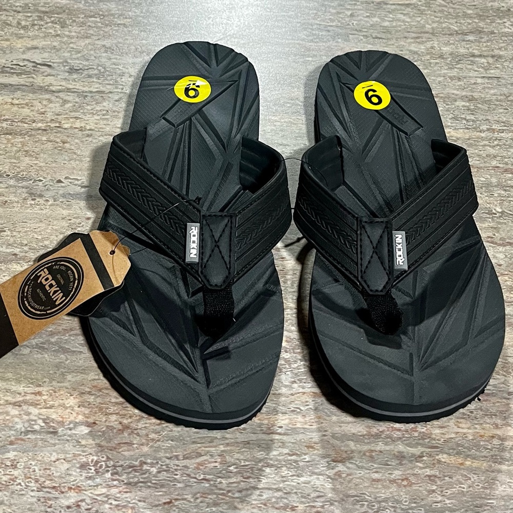 NWT Rockin thong sandals for men